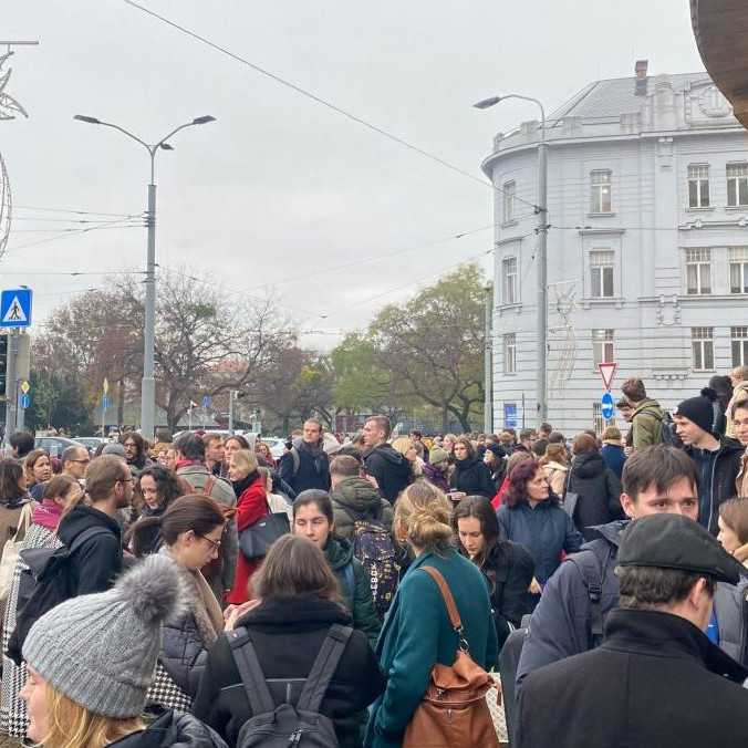 Po STU museli evakuovať aj budovy ďalších dvoch univerzít. Dôvodom bola hrozba terorizmu