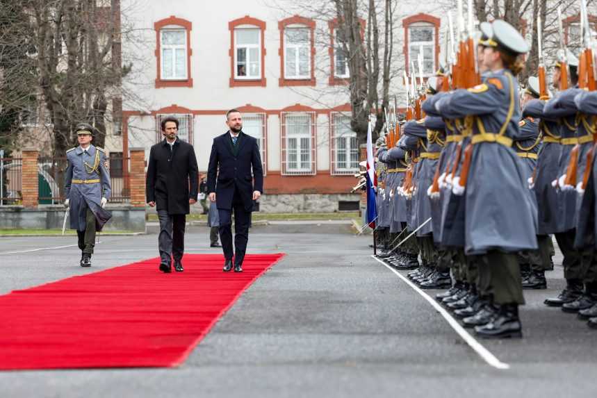 Minister obrany PoÃ„Â¾ska Wladyslaw Kosiniak-Kamysz sa stretol so svojÃƒÂ­m slovenskÃƒÂ½m nÃƒÂ¡protivkom Robertom KaliÃ…ÂˆÃƒÂ¡kom (Smer-SD).