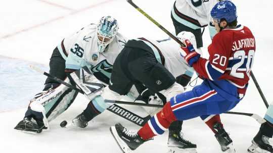 Juraj Slafkovský počas zápasu Montreal Canadiens v. Pittsburghu Penguins.