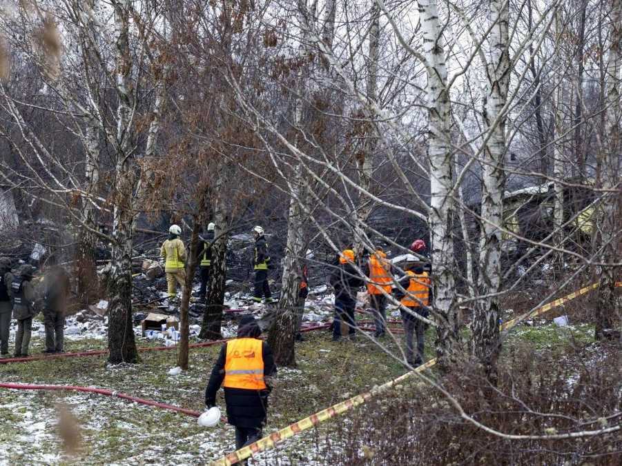 Nákladné lietadlo sa zrútilo na obytnú budovu pri letisku v Litve