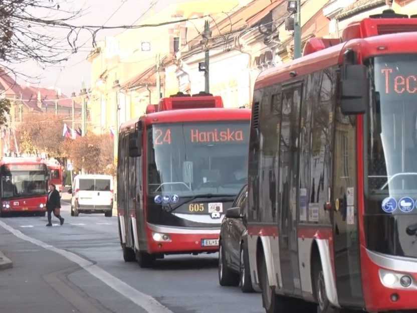 Prešovský dopravný podnik si prenajal autobusy za vyše 400-tisíc eur bez súťaže. Postup sa preveruje, chybu odmieta