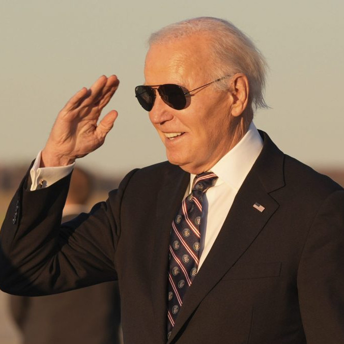 Biden povolil Ukrajine použiť americké zbrane dlhého doletu na útoky v Rusku