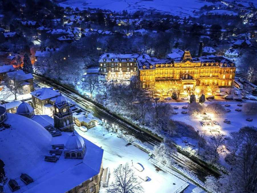 FOTO: V Británii napadla prvá tohtoročná snehová nádielka. Asi 200 škôl zostalo zavretých