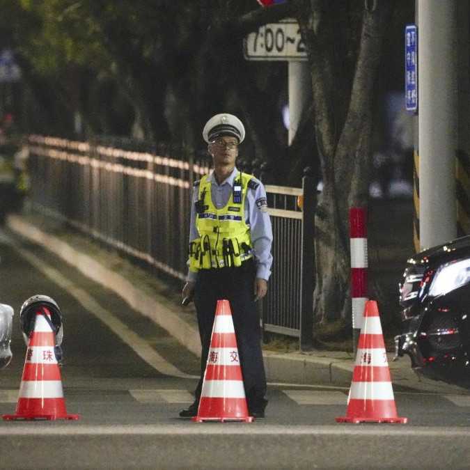 Vážny a zákerný útok: V Číne zomrelo 35 ľudí, do cvičiaceho davu vrazilo auto