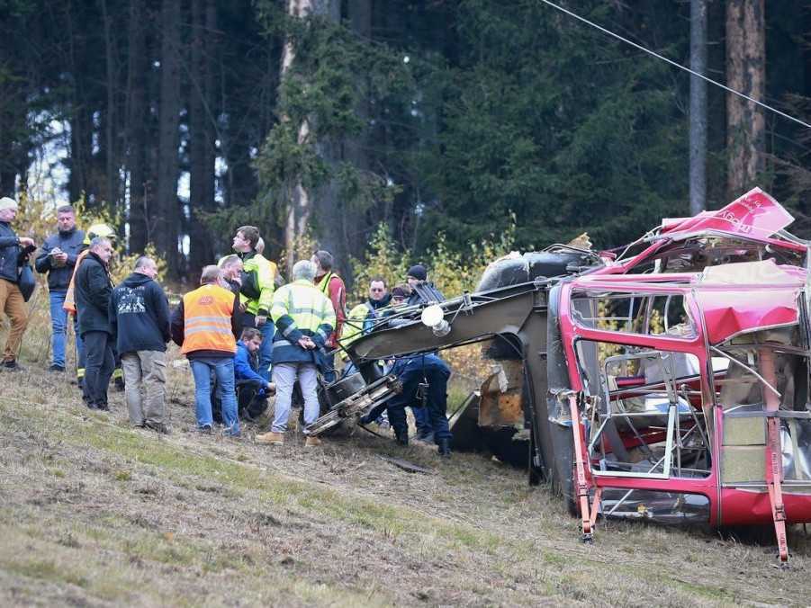 Chýbajúca brzda a hrdzavé lano: Vyšetrovanie odhalilo príčiny tragického pádu lanovky v Česku