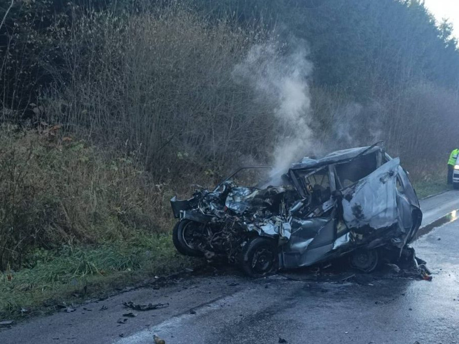 Vážna dopravná nehoda v Žiline si vyžiadala jednu obeť, vodička osobného auta po zrážke uhorela