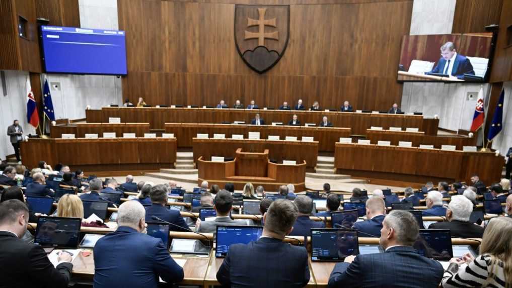 Robert Fico chce meniť politický systém na Slovensku. Počet strán v parlamente by sa mal podľa neho znížiť