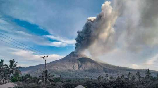 Sopka Lewotobi Laki-laki.