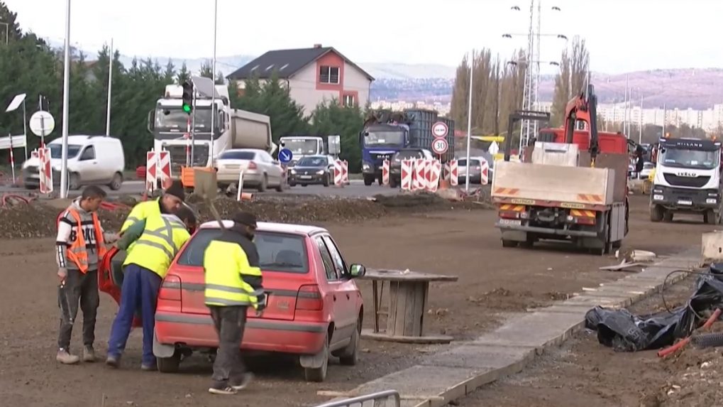 Práce na frekventovanej ceste v Košiciach zrejme nestihnú dokončiť ani do náhradného termínu. Môžu prísť o eurofondy