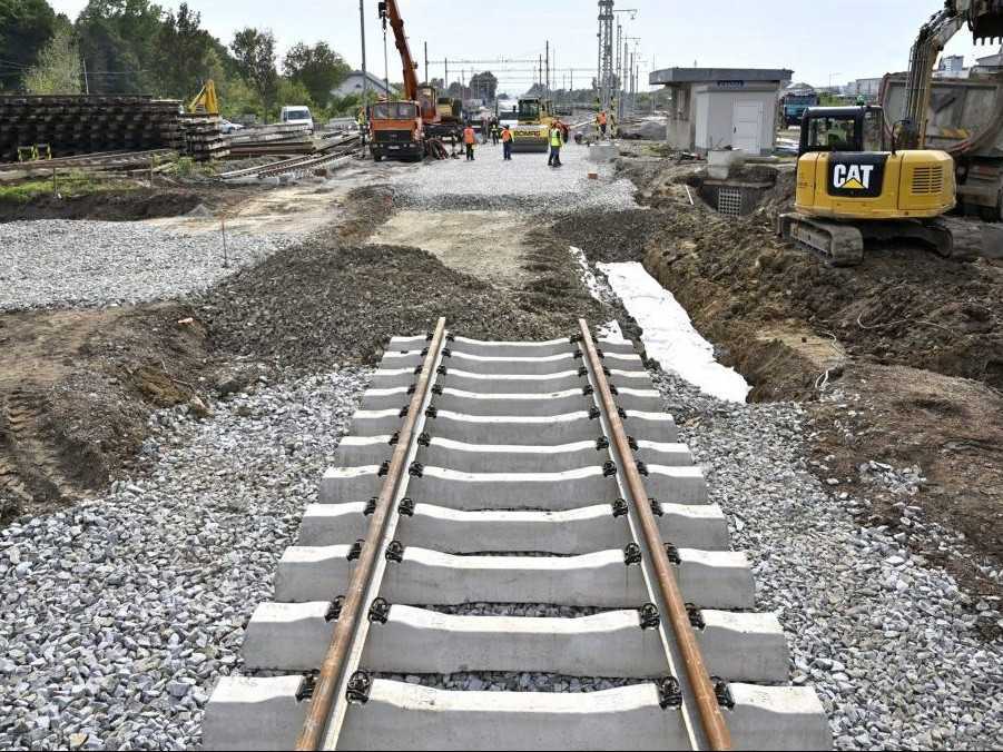 Rozvoju slovenských ciest a železníc by pomohol nový zákon. Rezort dopravy plán má, no neriadi sa ním