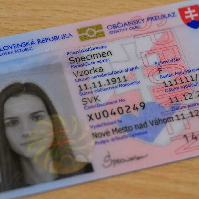 Ministerstvo vnútra predstavilo nové občianske preukazy. Takto budú vyzerať