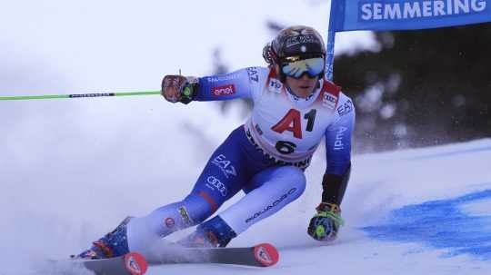 Federica Brignoneová na trati počas 1. kola obrovského slalomu Svetového pohára v rakúskom Semmeringu.