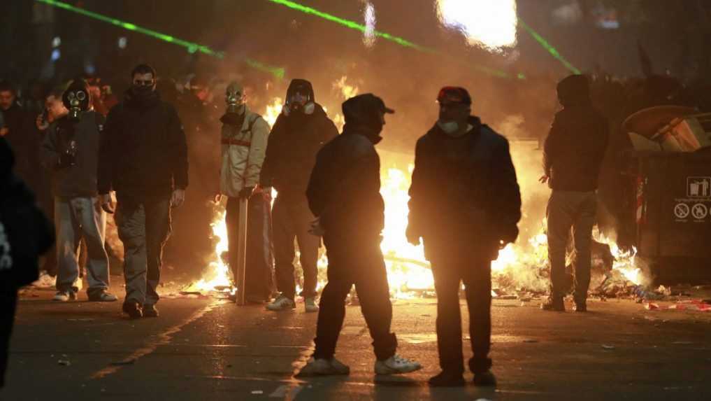 Polícia v Gruzínsku zadržala vyše 200 ľudí na protestoch proti pozastaveniu rokovaní s EÚ