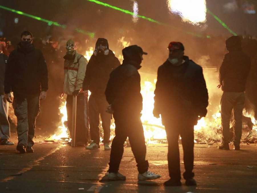 Polícia v Gruzínsku zadržala vyše 200 ľudí na protestoch proti pozastaveniu rokovaní s EÚ