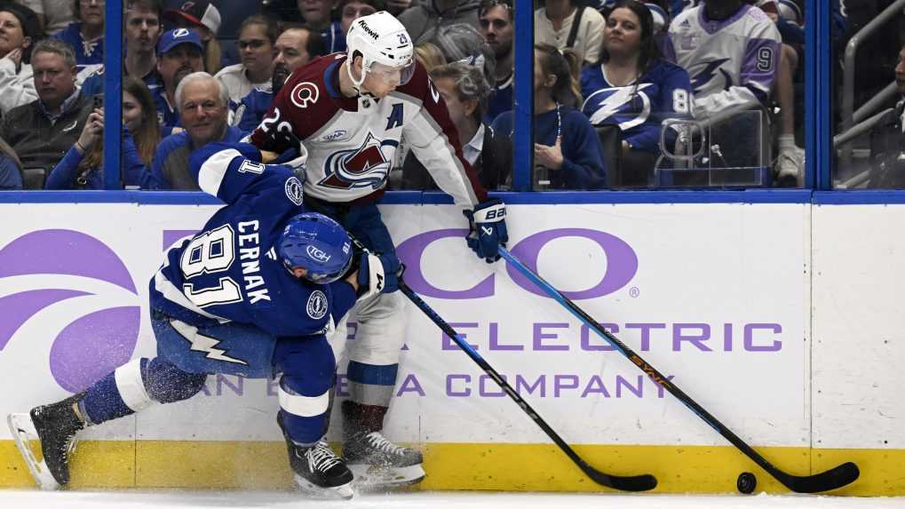 NHL: Černák sa zranil, zápas nedohral. Tatarovo New Jersey na Colorado nestačilo