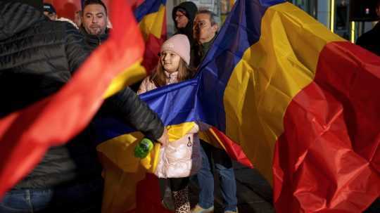 Voliči si hlavu štátu zvolia v druhom kole v nedeľu 8. decembra.