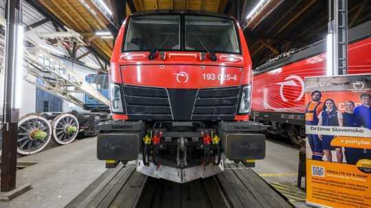 Na snímke predstavenie prvých nových rušňov do diaľkovej dopravy Siemens Vectron.