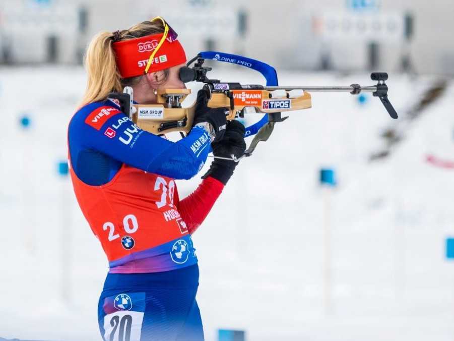 Bátovskú Fialkovú zradila streľba, jej výkon však stačil na body. Stíhačku vyhrala Francúzka Jeanmonnotová