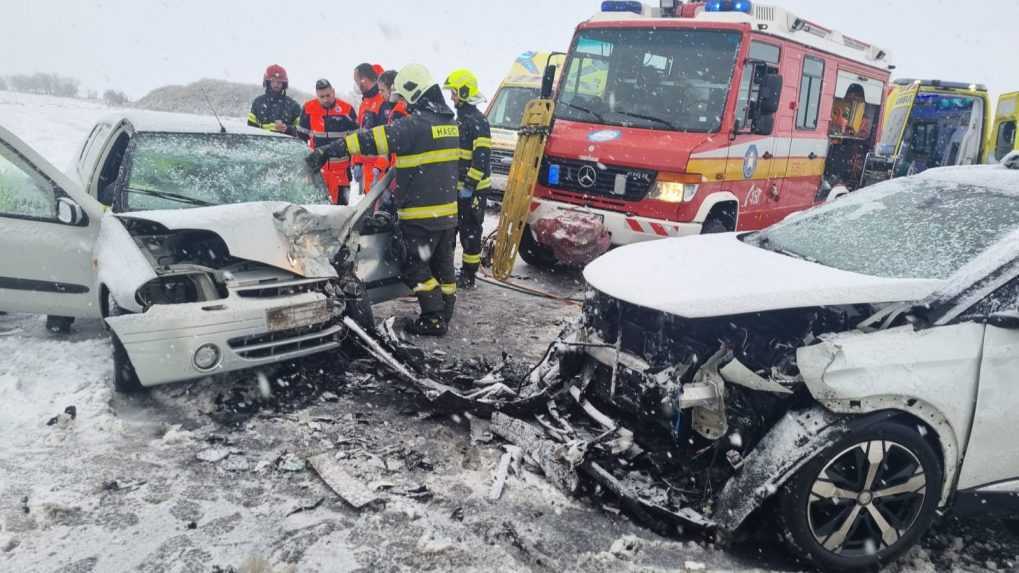 Výrazné dopravné obmedzenie: Jeden z výjazdov na diaľnicu D4 je pre nehodu uzavretý