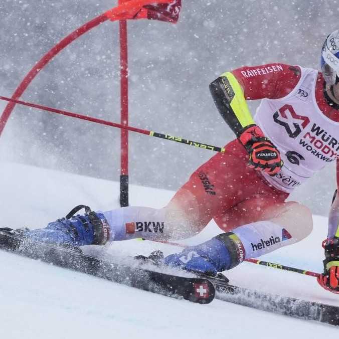 Odermatt prelomil smolu a vyhral obrovský slalom vo Val d’Isere. Rakúšan Feurstein s premiérovým pódiom