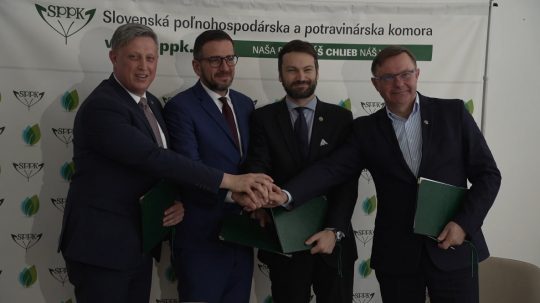 Predsedovia poľnohospodárskych komôr V4 - Balázs Győrffy (Maďarsko), Ján Doležal (ČR), Emil Macho (SR) a Robert Macho (Poľsko).
