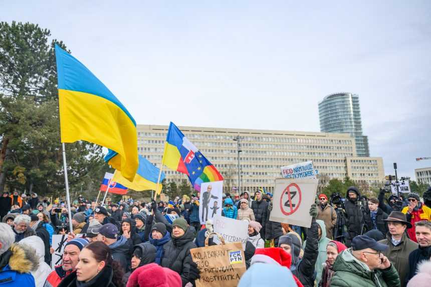 Protest v Bratislave proti nÃƒÂ¡vÃ…Â¡teve premiÃƒÂ©ra Roberta Fica v Moskve.