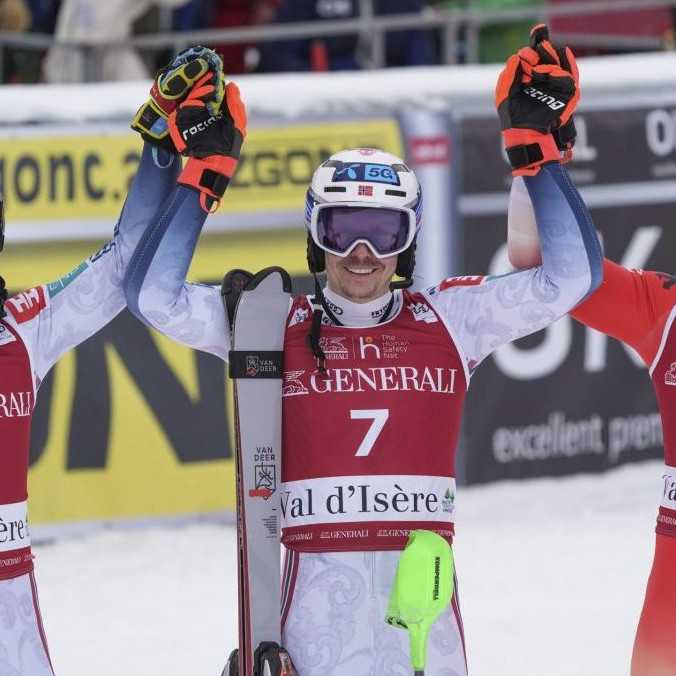 Slalom vo Val d’Isere opanoval Nór Kristoffersen, Braathen poskočil o 22. priečok