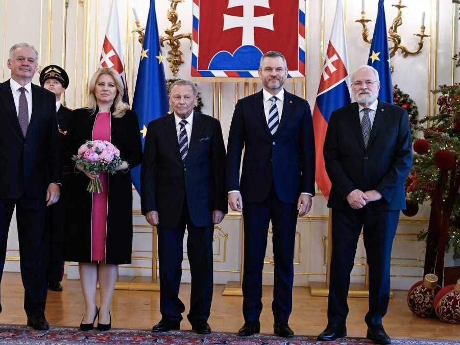 Prezident Peter Pellegrini privítal v paláci svojich predchodcov. Zhodli sa, že Slovensko patrí do Európskej únie a NATO