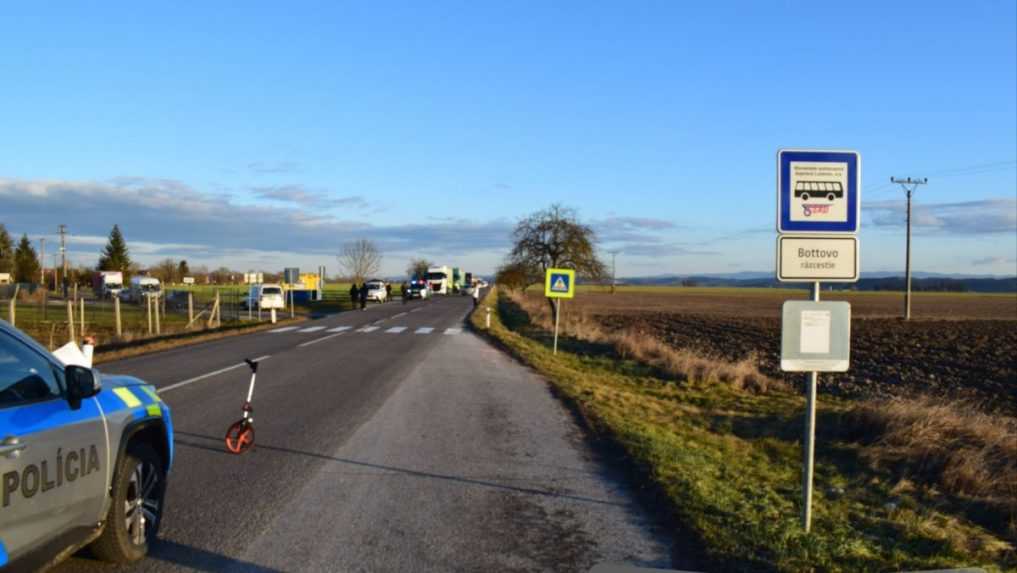 Auto pri obci Bottovo zachytilo na priechode pre chodcov dievča (13), ktoré utrpelo ťažké zranenia