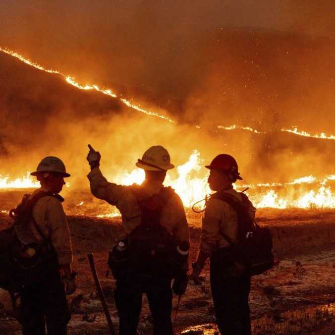 Požiare v Los Angeles spálili už tisícky budov. Počet obetí opäť vzrástol