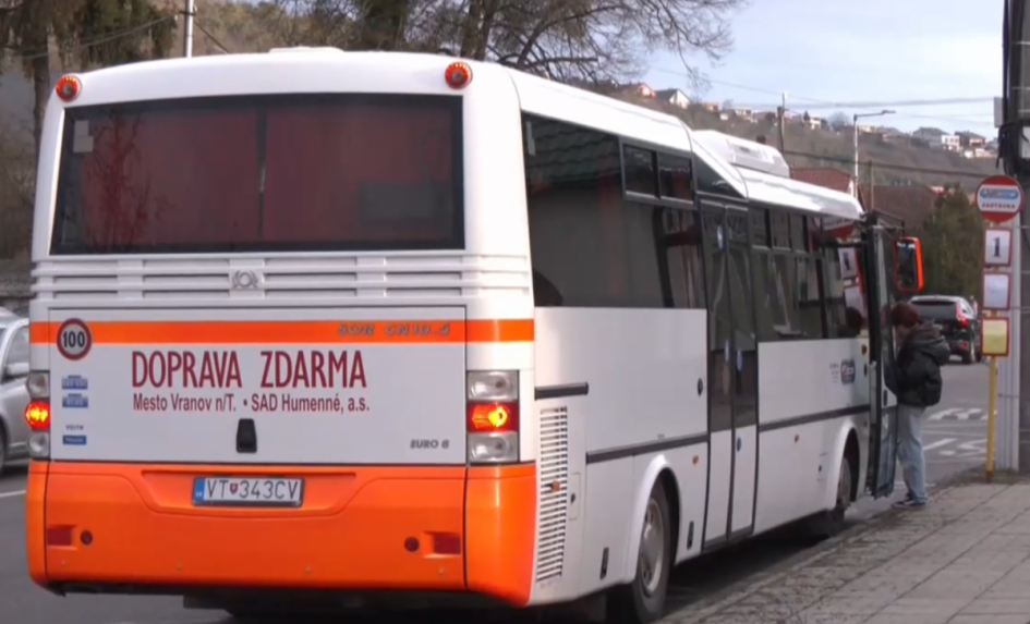 Vo Vranove nad Topľou končí bezplatná doprava. Mesto na službu pre občanov už nemá peniaze