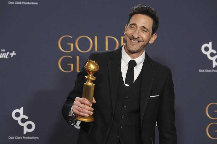 AmerickÃƒÂ½ herec Adrien Brody po zisku ZlatÃƒÂ©ho glÃƒÂ³busu v kategÃƒÂ³rii najlepÃ…Â¡ÃƒÂ­ herec v drÃƒÂ¡me za vÃƒÂ½pravnÃƒÂº dobovÃƒÂº drÃƒÂ¡mu Brutalista.