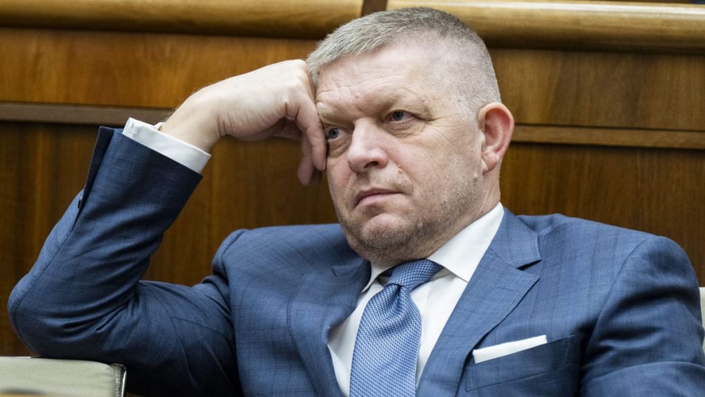 Robert Fico: Pellegrini spravil chybu, ak rešpektuje akt študenta, ktorý mu nepodal ruku