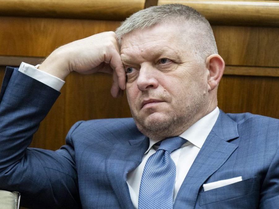 Robert Fico: Pellegrini spravil chybu, ak rešpektuje akt študenta, ktorý mu nepodal ruku