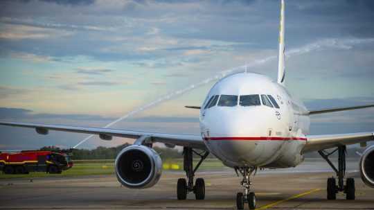 Na snímke prílet lietadla počas inaugurácie 1. letu do Atén s leteckou spoločnosťou Aegean Airlines na letisku M. R. Štefánika.