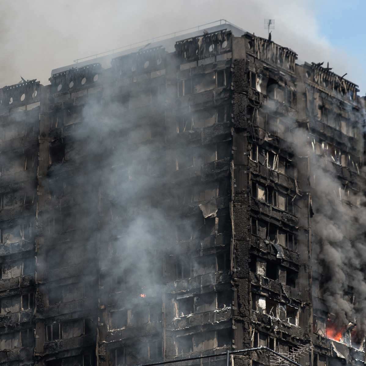 Hasiči, ktorí sa pri požiari Grenfell Tower nadýchali toxického dymu, trpia zdravotnými problémami. Mnohí majú rakovinu