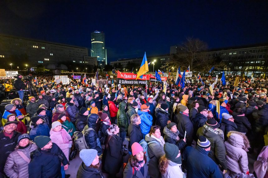 Na snÃƒÂ­mke protesty v Bratislave.