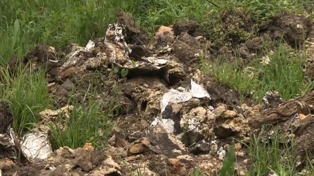 Pri studni vznikla nelegálna skládka, vo vode namerali arzén: Starosta Martoviec sa o odpade dozvedel až od štábu RTVS